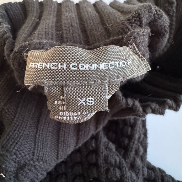 French Connection knitted tank top in black 
Slits on the sides - Picture 5 of 6